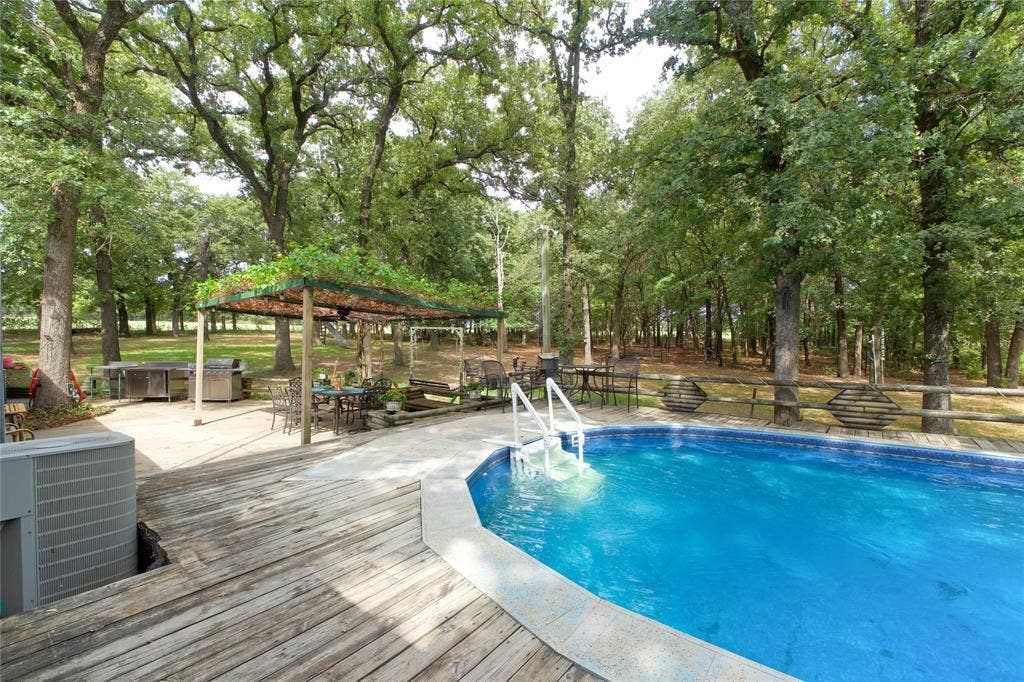 711 County Road 162, Gainesville, TX 76240
