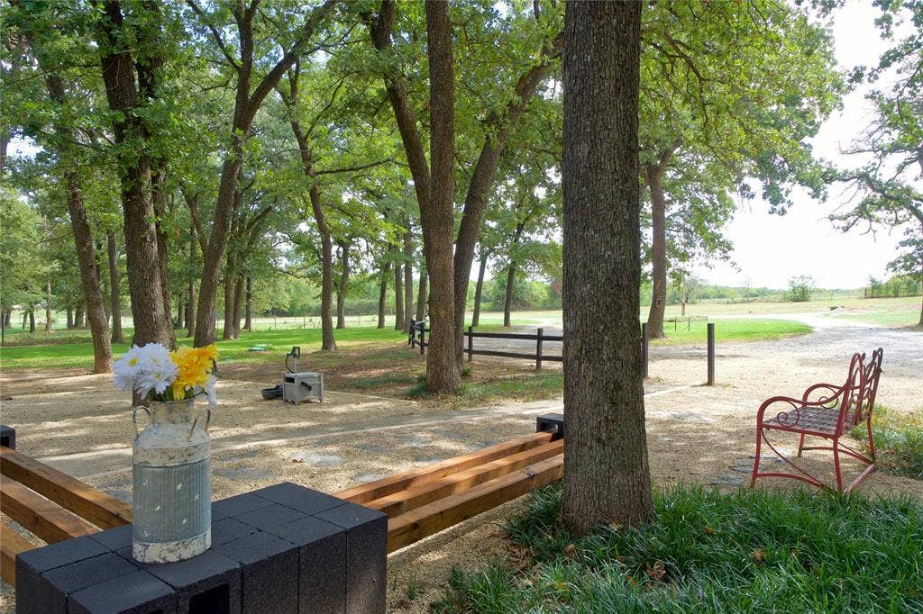 711 County Road 162, Gainesville, TX 76240