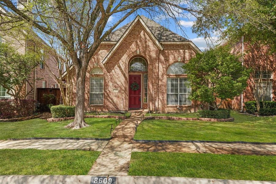 Property photo for 8609 Old Oak Drive, Irving, TX