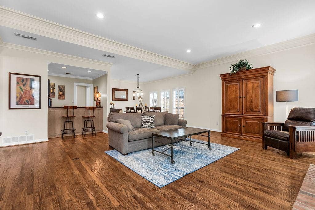 6901 April Way Circle, Plano, TX 75023 6901 April Way Circle, Plano, TX 75023
