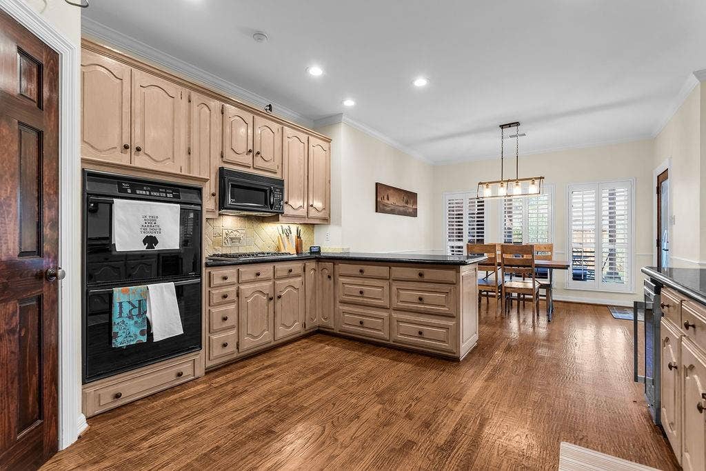 6901 April Way Circle, Plano, TX 75023 6901 April Way Circle, Plano, TX 75023