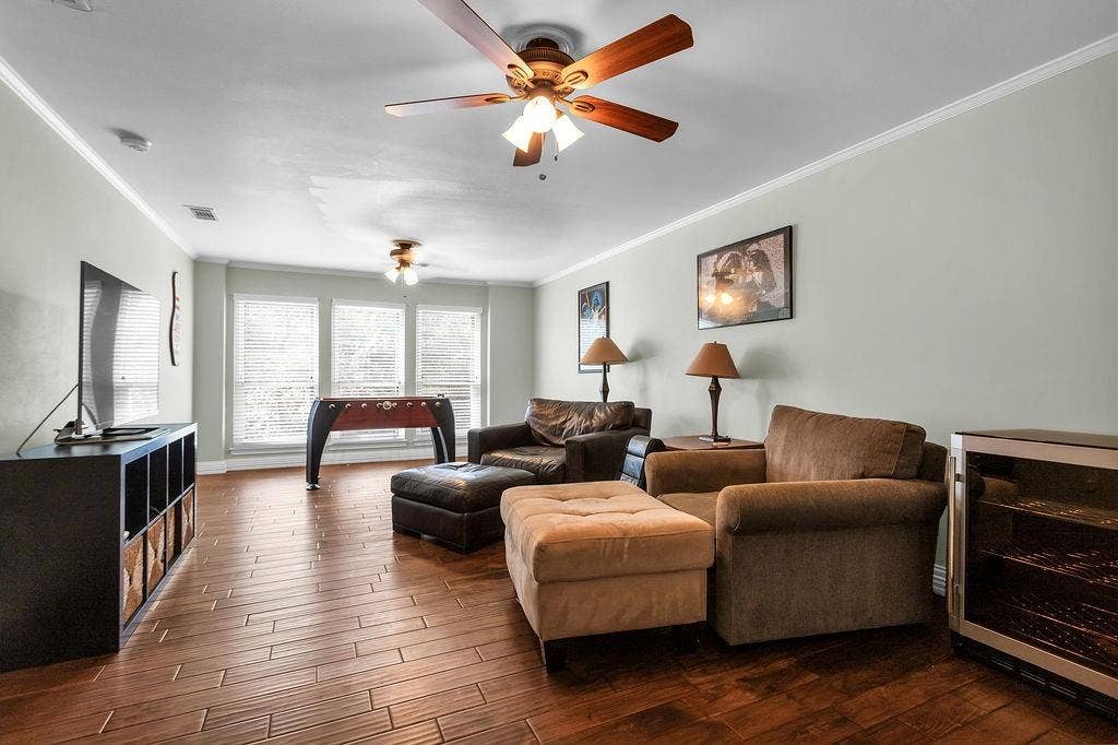 6901 April Way Circle, Plano, TX 75023 6901 April Way Circle, Plano, TX 75023
