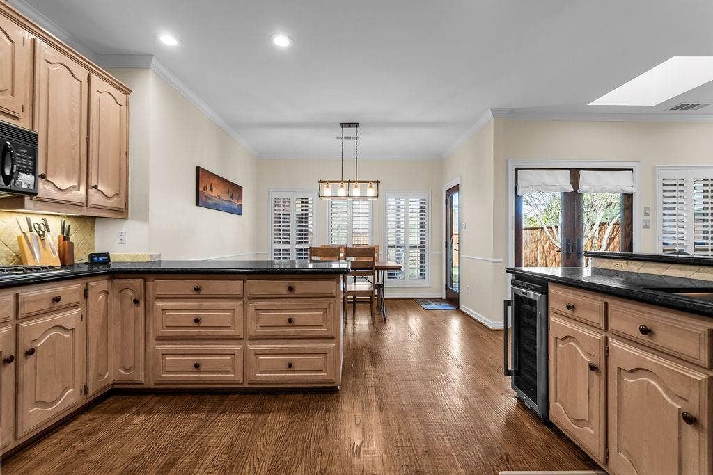 6901 April Way Circle, Plano, TX 75023 6901 April Way Circle, Plano, TX 75023