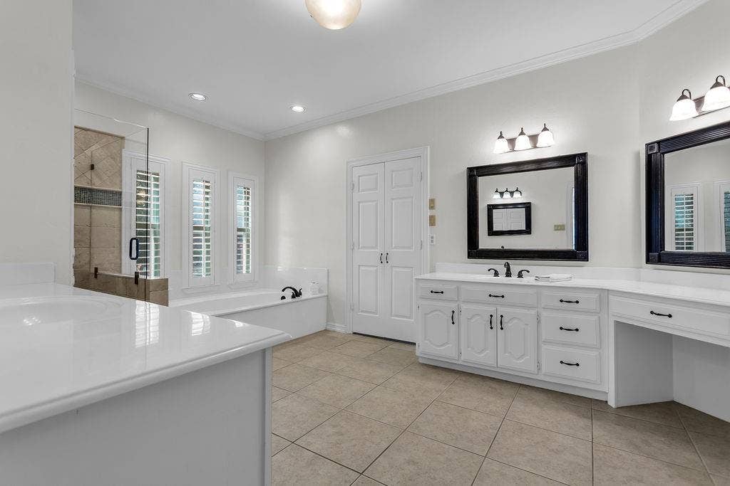 6901 April Way Circle, Plano, TX 75023 6901 April Way Circle, Plano, TX 75023