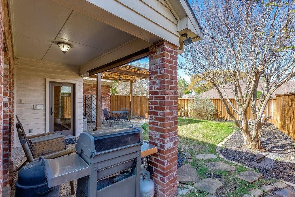 6901 April Way Circle, Plano, TX 75023 6901 April Way Circle, Plano, TX 75023
