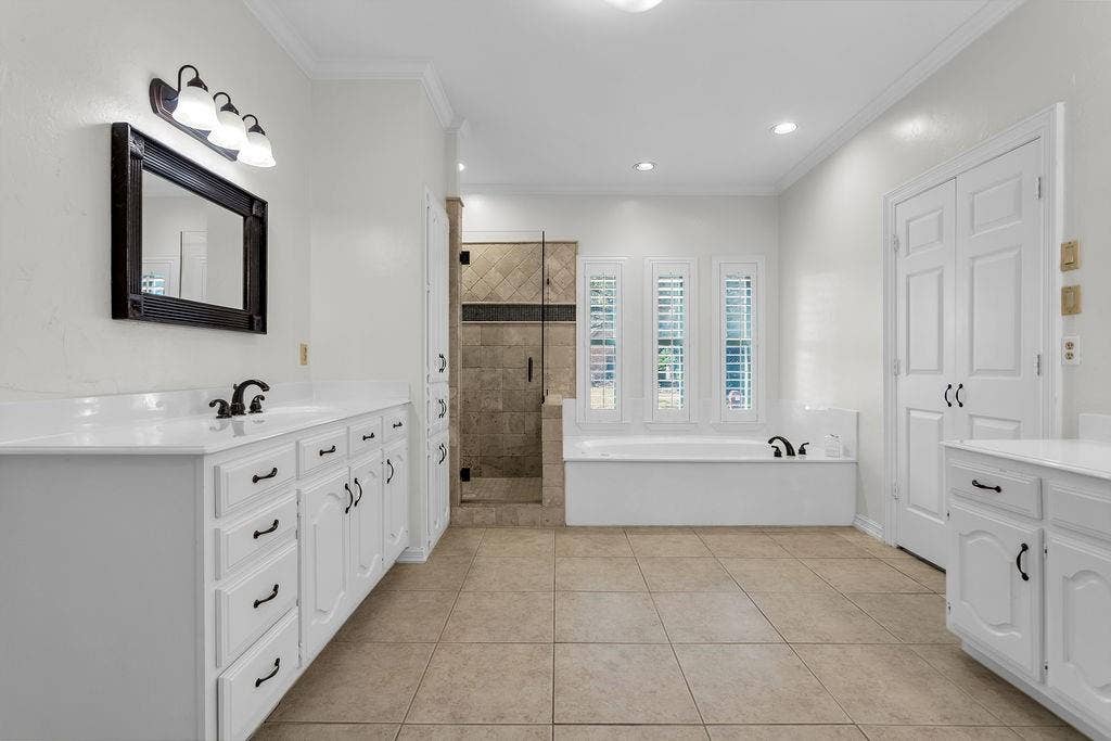 6901 April Way Circle, Plano, TX 75023 6901 April Way Circle, Plano, TX 75023