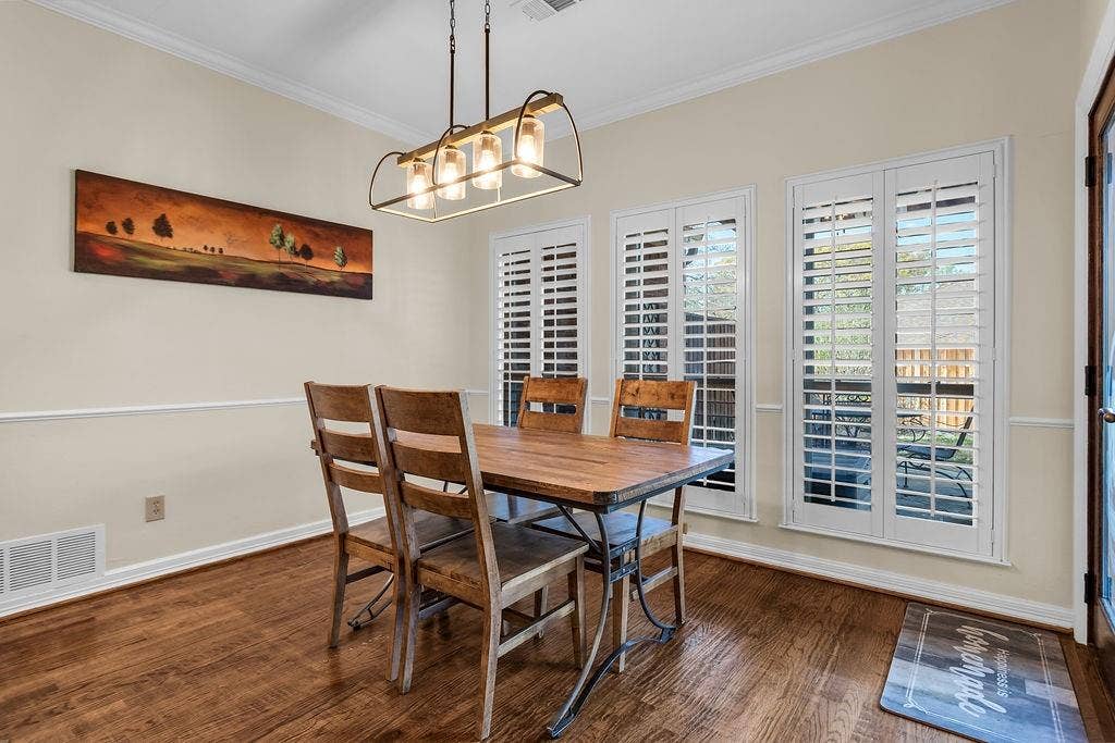 6901 April Way Circle, Plano, TX 75023 6901 April Way Circle, Plano, TX 75023