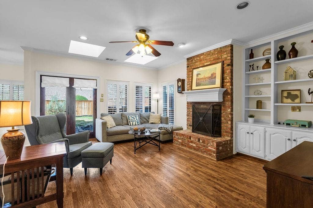 6901 April Way Circle, Plano, TX 75023 6901 April Way Circle, Plano, TX 75023