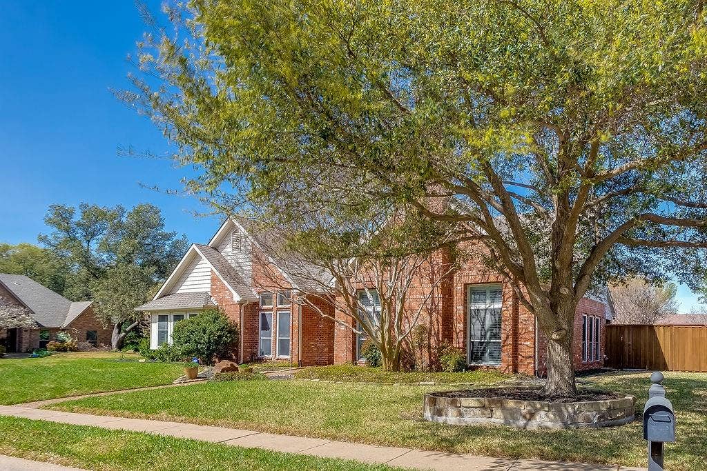 6901 April Way Circle, Plano, TX 75023 6901 April Way Circle, Plano, TX 75023
