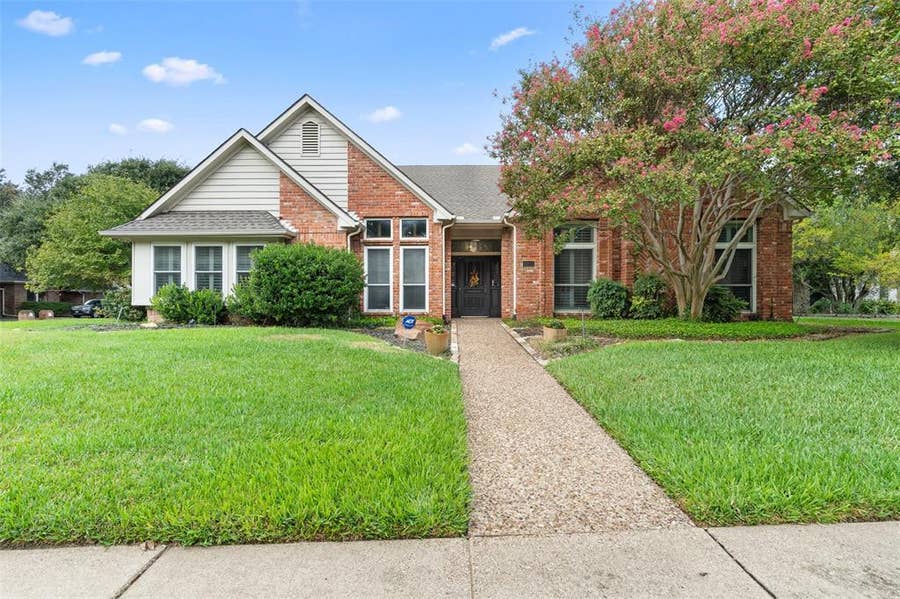 Property photo for 6901 April Way Circle, Plano, TX
