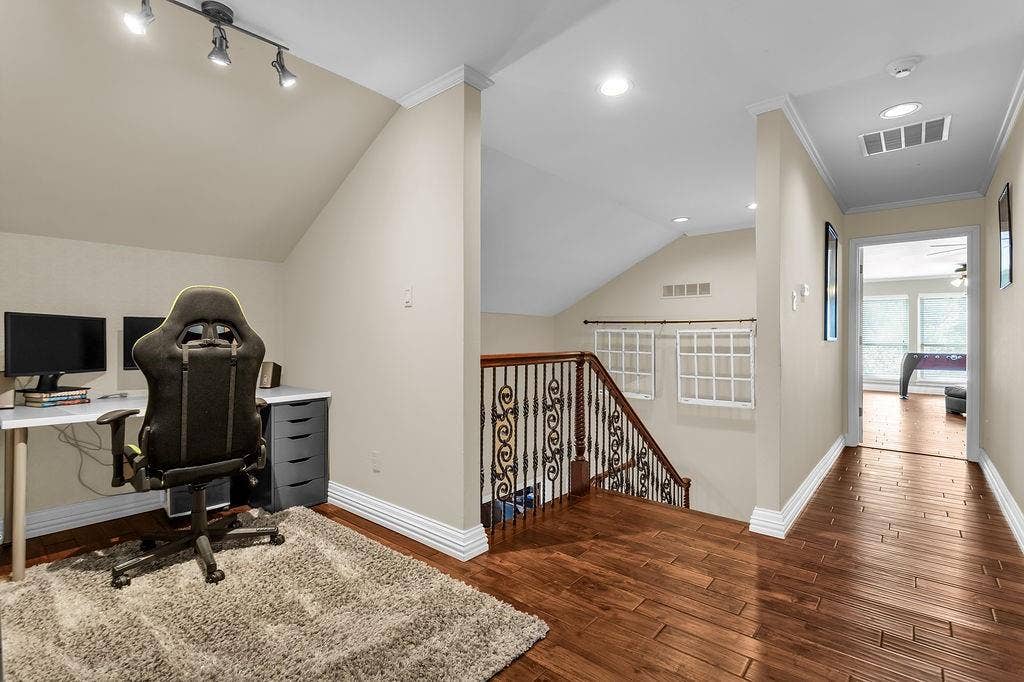 6901 April Way Circle, Plano, TX 75023 6901 April Way Circle, Plano, TX 75023
