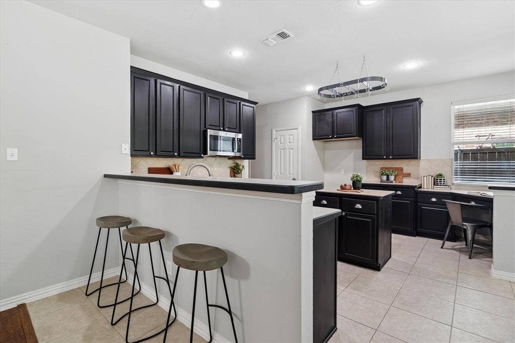 417 Rock Ridge Way, McKinney, TX 75072 Breakfast Bar