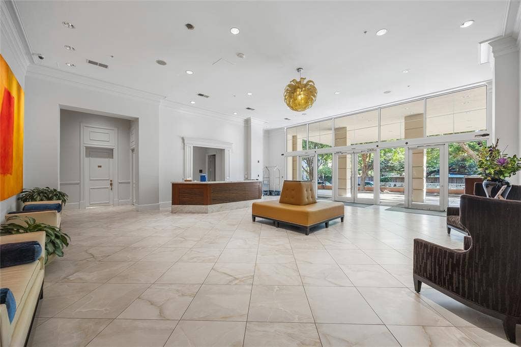 3535 Gillespie Street, #507, Dallas, TX 75219 Lobby