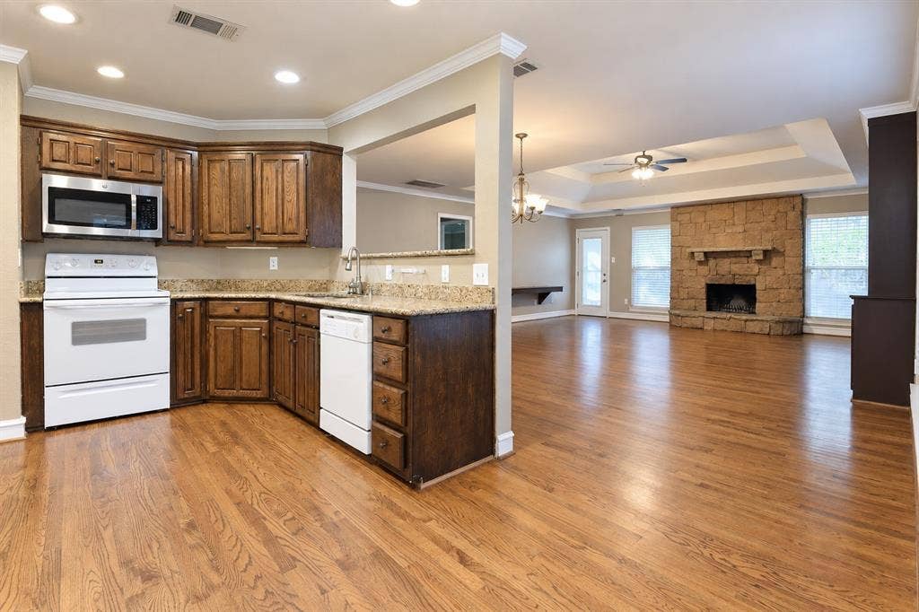 4916 Canberra Lane, Arlington, TX 76017 4916 Canberra Lane, Arlington, TX 76017