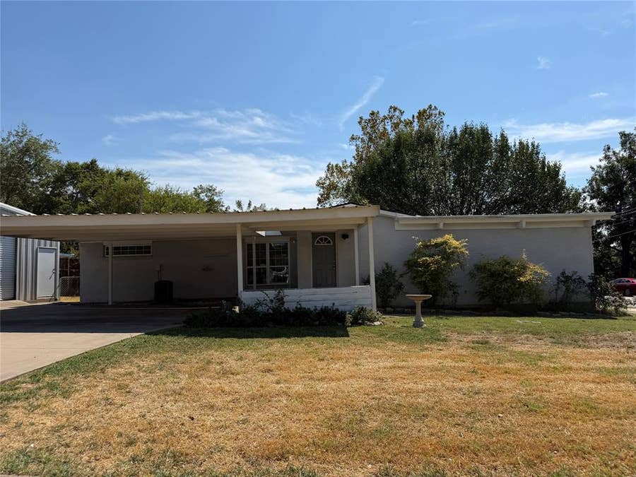 Property photo for 811 N Grant Drive, Sherman, TX