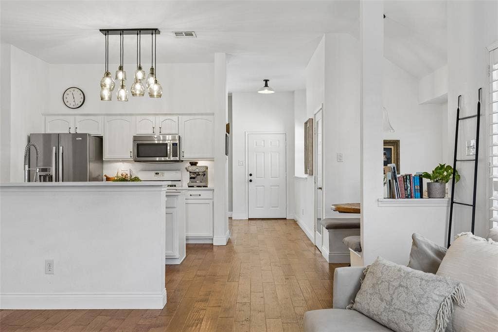 9828 Meadow Rue Drive, McKinney, TX 75072 Easy flow from the dining room to the kitchen and everyday dining! Making entertaining dinner guests a breeze.