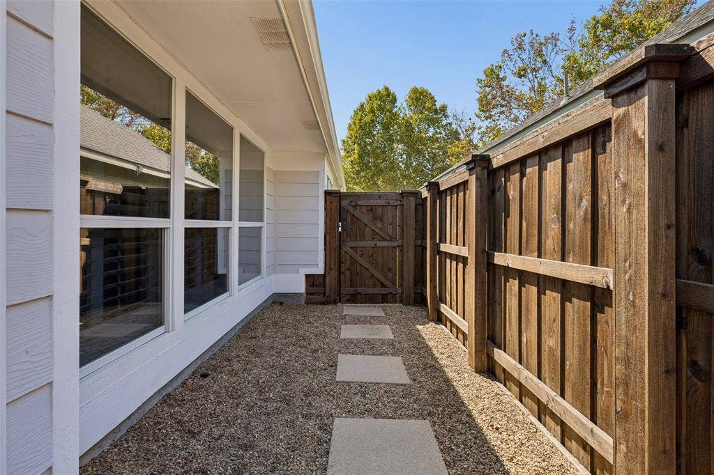 9828 Meadow Rue Drive, McKinney, TX 75072 9828 Meadow Rue Drive, McKinney, TX 75072