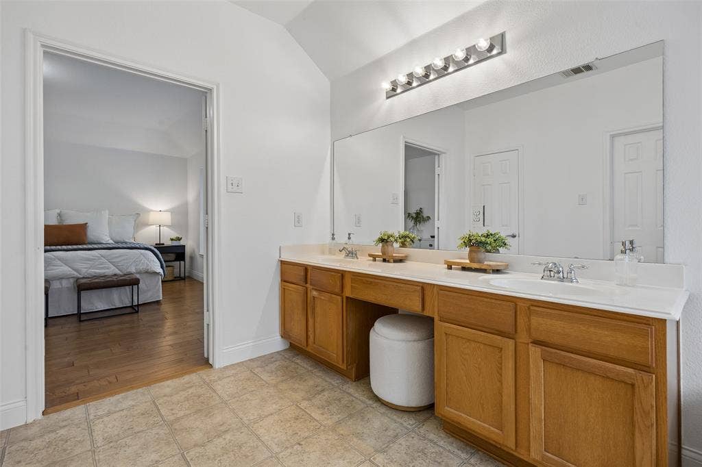 9828 Meadow Rue Drive, McKinney, TX 75072 Dual vanities provide plenty of space for busy mornings and everyday routines.