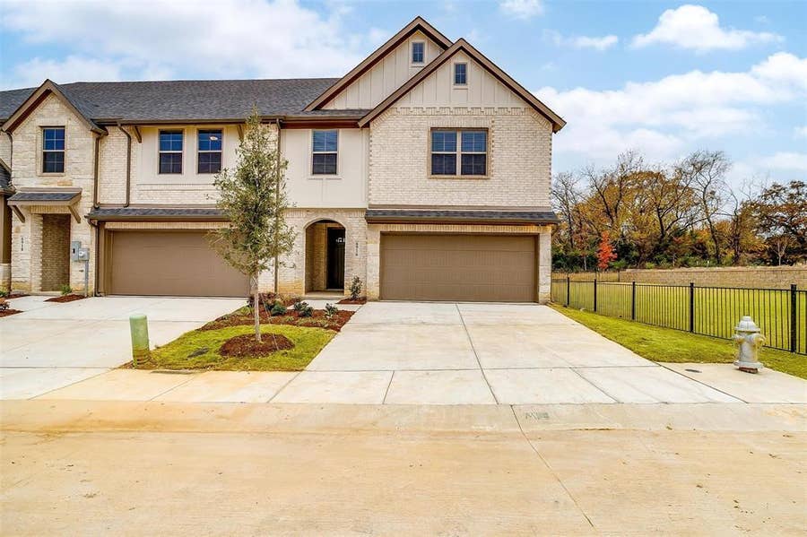 Property photo for 800 Homeplace Circle, Mansfield, TX