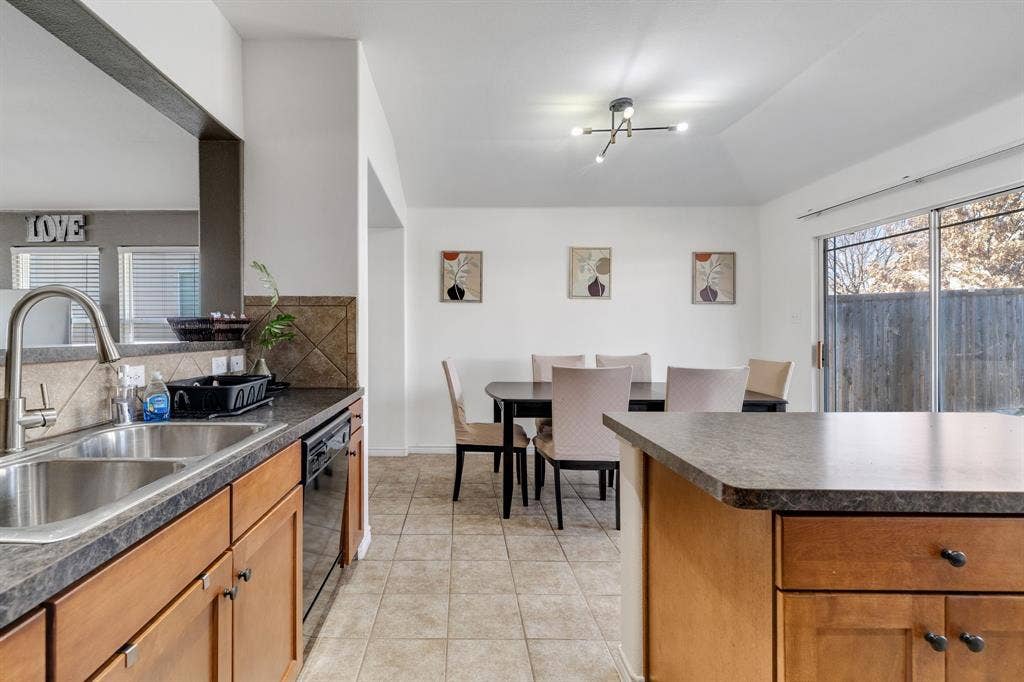 7004 Cotton Seed Drive, McKinney, TX 75070 7004 Cotton Seed Drive, McKinney, TX 75070