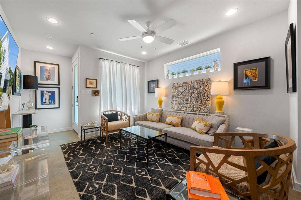 1269 Clifftop Lane, Dallas, TX 75208 1269 Clifftop Lane, Dallas, TX 75208
