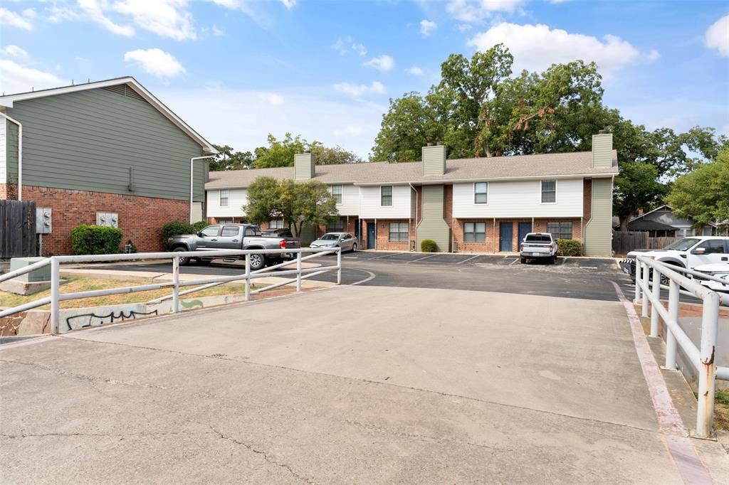 716 W Mulberry Street, #1C, Denton, TX 76201 716 W Mulberry Street, #1C, Denton, TX 76201