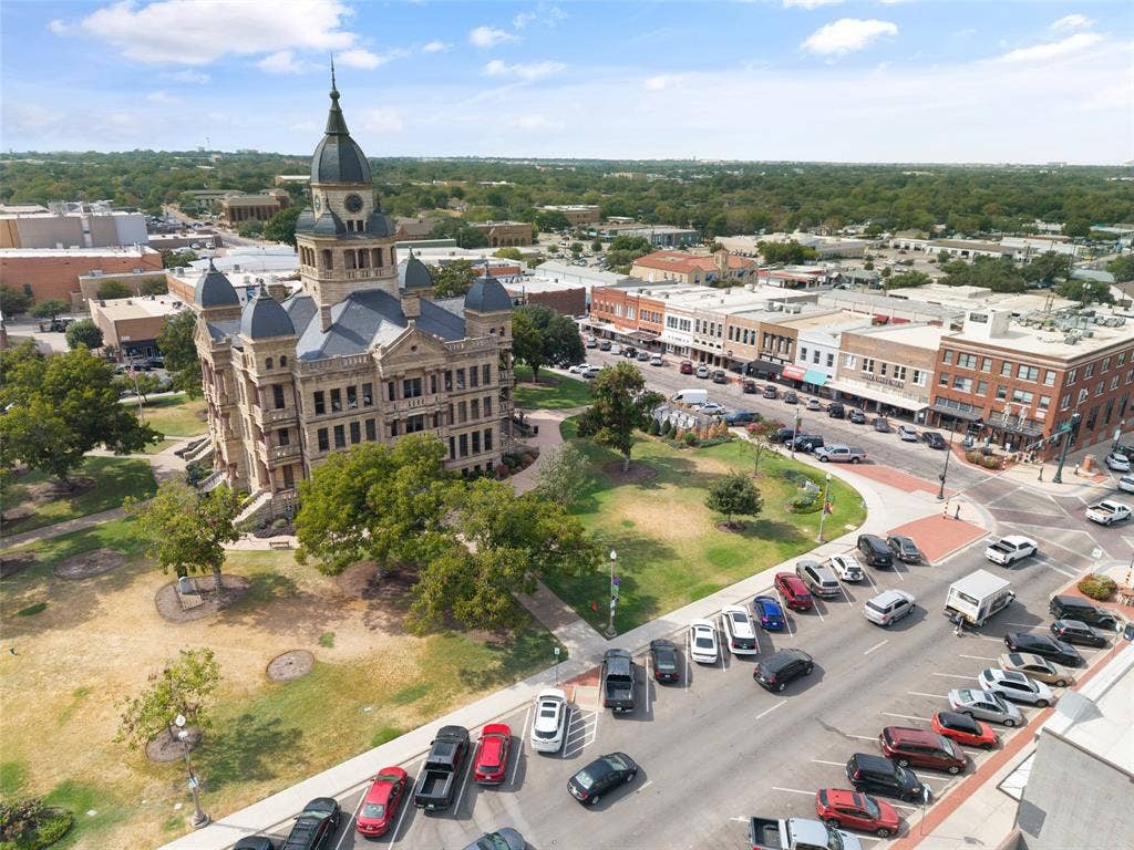 716 W Mulberry Street, #1C, Denton, TX 76201 716 W Mulberry Street, #1C, Denton, TX 76201