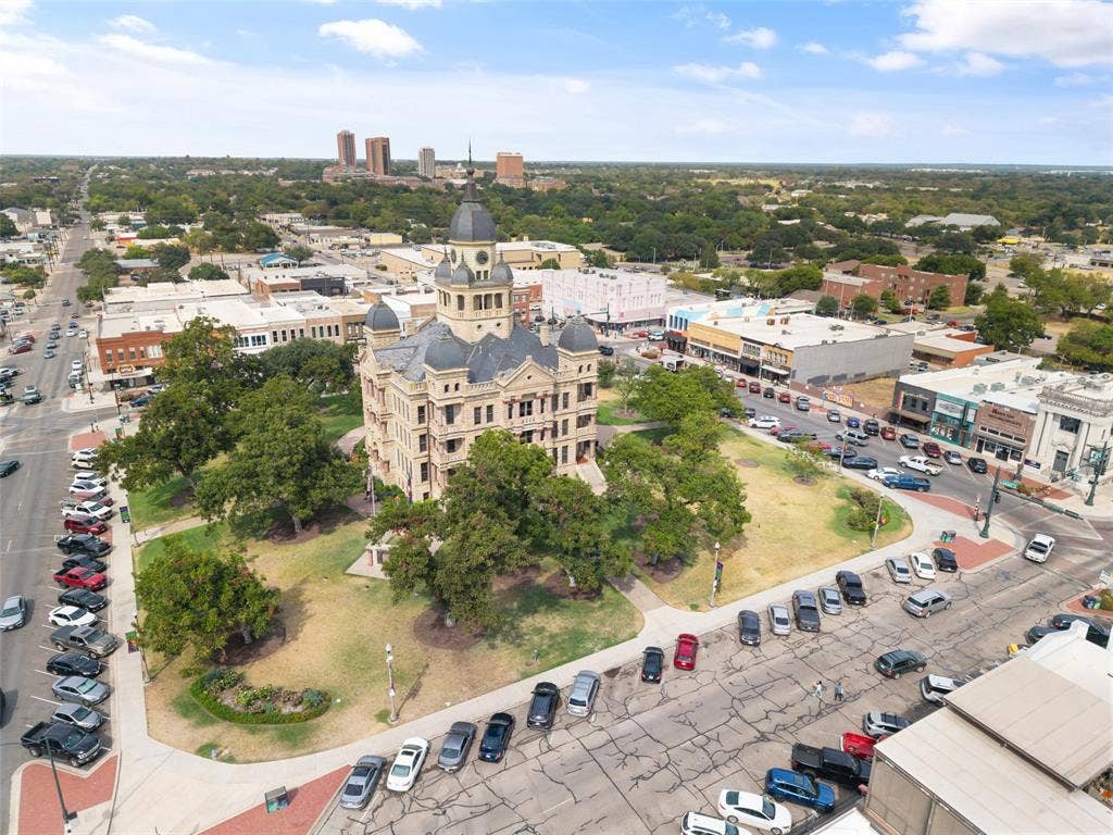 716 W Mulberry Street, #1C, Denton, TX 76201 716 W Mulberry Street, #1C, Denton, TX 76201