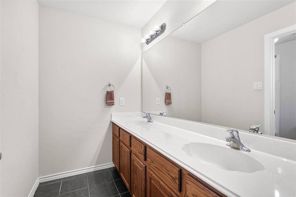 2185 Goliad Circle, Frisco, TX 75033 2185 Goliad Circle, Frisco, TX 75033