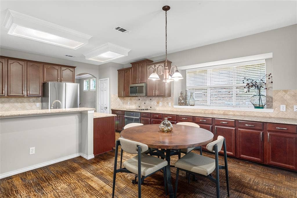 2185 Goliad Circle, Frisco, TX 75033 2185 Goliad Circle, Frisco, TX 75033