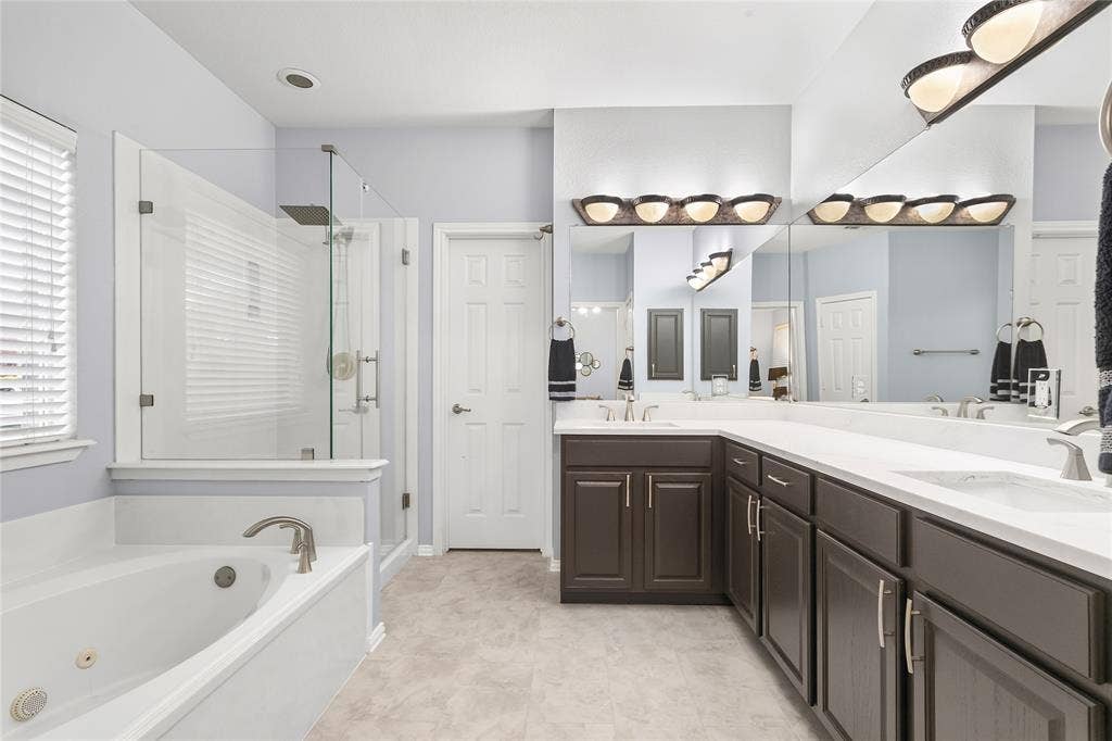 2185 Goliad Circle, Frisco, TX 75033 Recently updated primary bathroom