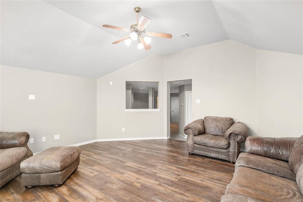2185 Goliad Circle, Frisco, TX 75033 2185 Goliad Circle, Frisco, TX 75033