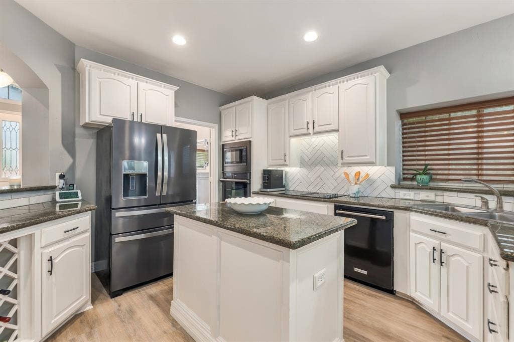 8707 Stonecrest Drive, Irving, TX 75063 8707 Stonecrest Drive, Irving, TX 75063