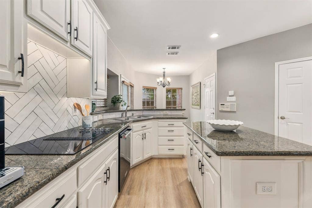 8707 Stonecrest Drive, Irving, TX 75063 8707 Stonecrest Drive, Irving, TX 75063