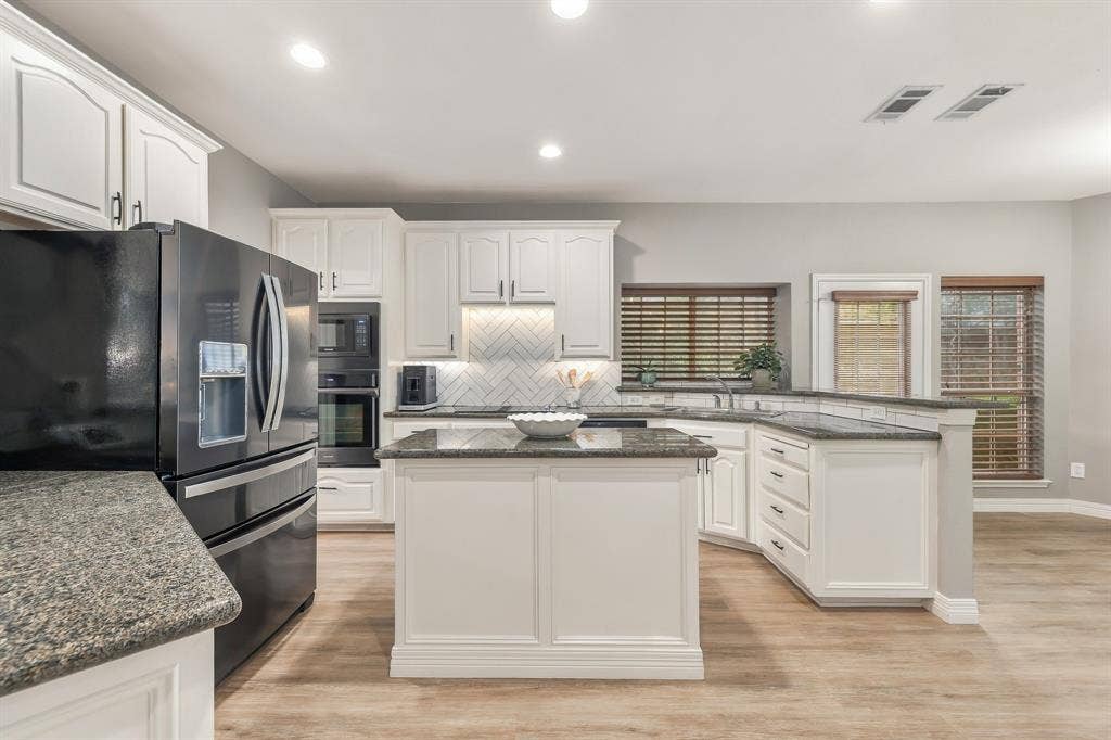 8707 Stonecrest Drive, Irving, TX 75063 8707 Stonecrest Drive, Irving, TX 75063