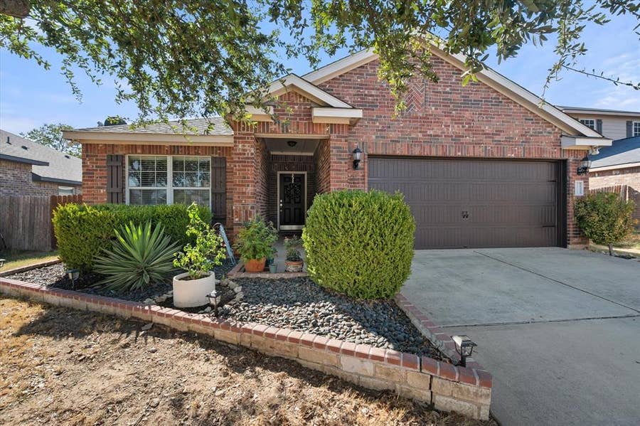 Property photo for 1008 Primrose Drive, Sanger, TX