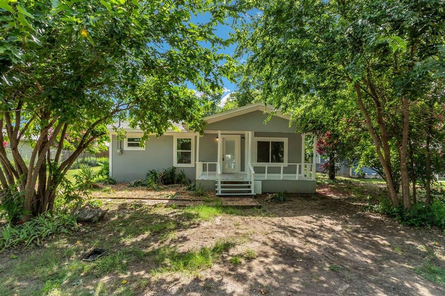 Property photo for 110 N Hillside Street, Red Oak, TX
