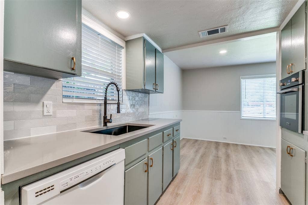 724 N Boulevard Terrace, Dallas, TX 75211 724 N Boulevard Terrace, Dallas, TX 75211
