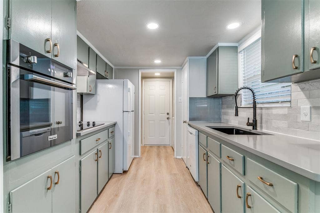 724 N Boulevard Terrace, Dallas, TX 75211 724 N Boulevard Terrace, Dallas, TX 75211
