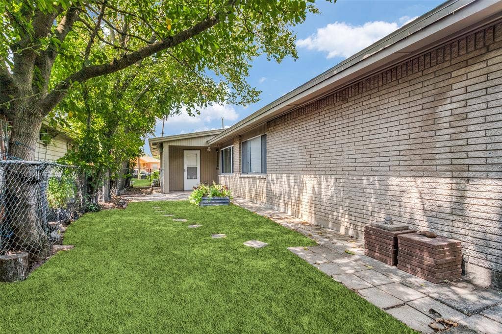 724 N Boulevard Terrace, Dallas, TX 75211 724 N Boulevard Terrace, Dallas, TX 75211