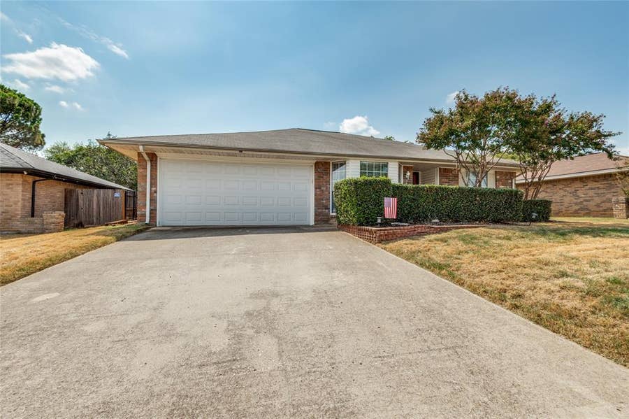 Property photo for 500 Bayberry Lane, Euless, TX