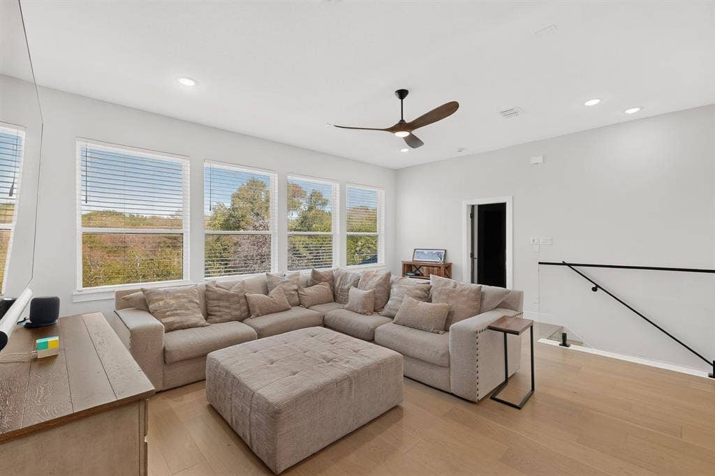 2519 Tamaron Cove, Cedar Hill, TX 75104 Hardwood-style flooring throughout