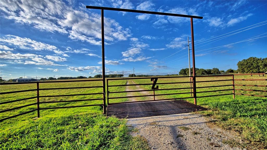 2519 Upper Montague Road, Bowie, TX 76230