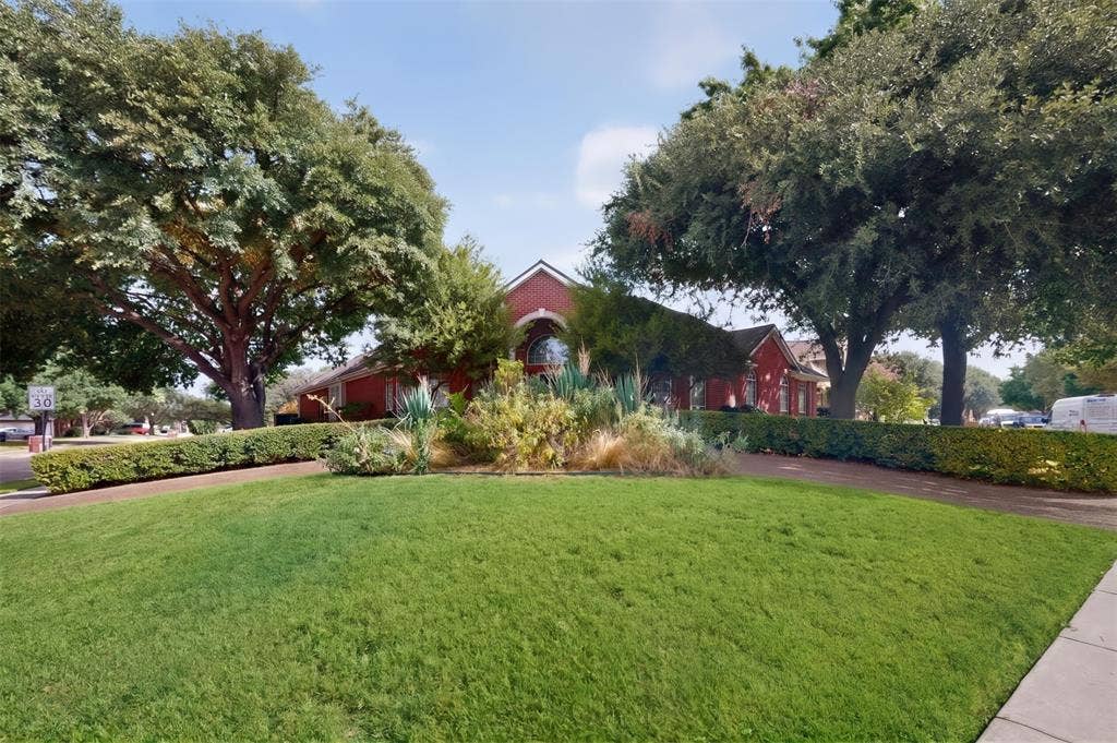 4237 McAlice Drive, Plano, TX 75093 Manicured lawn with mature trees and established perimeter hedges