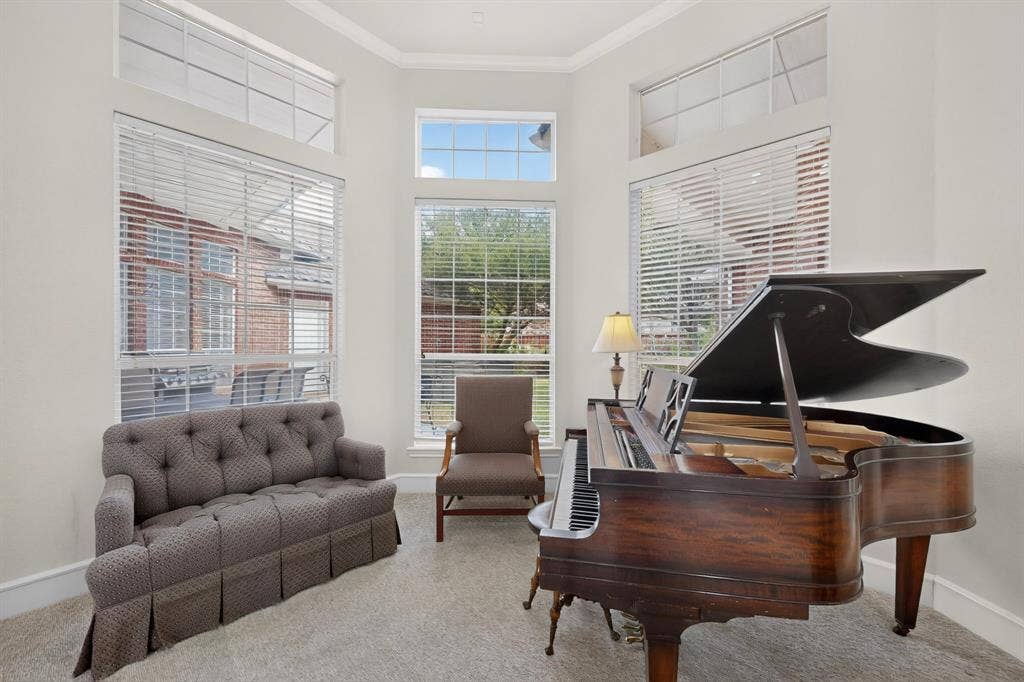 4237 McAlice Drive, Plano, TX 75093 Vaulted ceilings with crown molding, expansive windows with transoms, and neutral carpeting