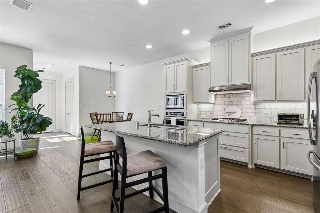 8483 Canal Street, Frisco, TX 75034 8483 Canal Street, Frisco, TX 75034