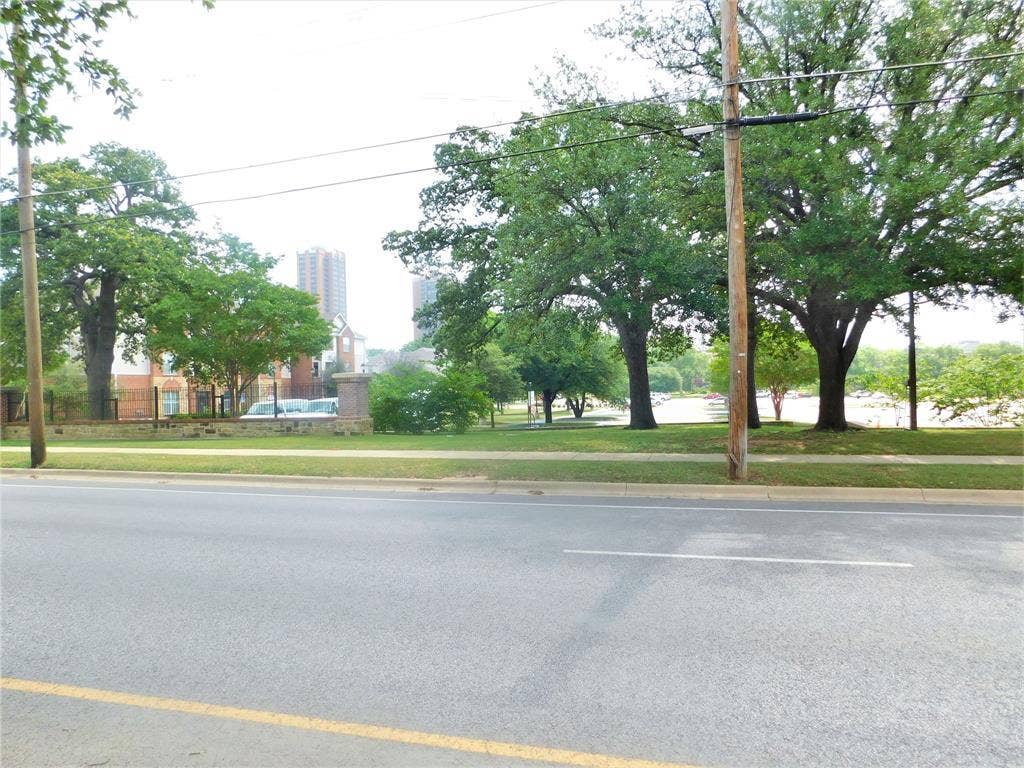 1609 N Locust Street, Denton, TX 76201 1609 N Locust Street, Denton, TX 76201