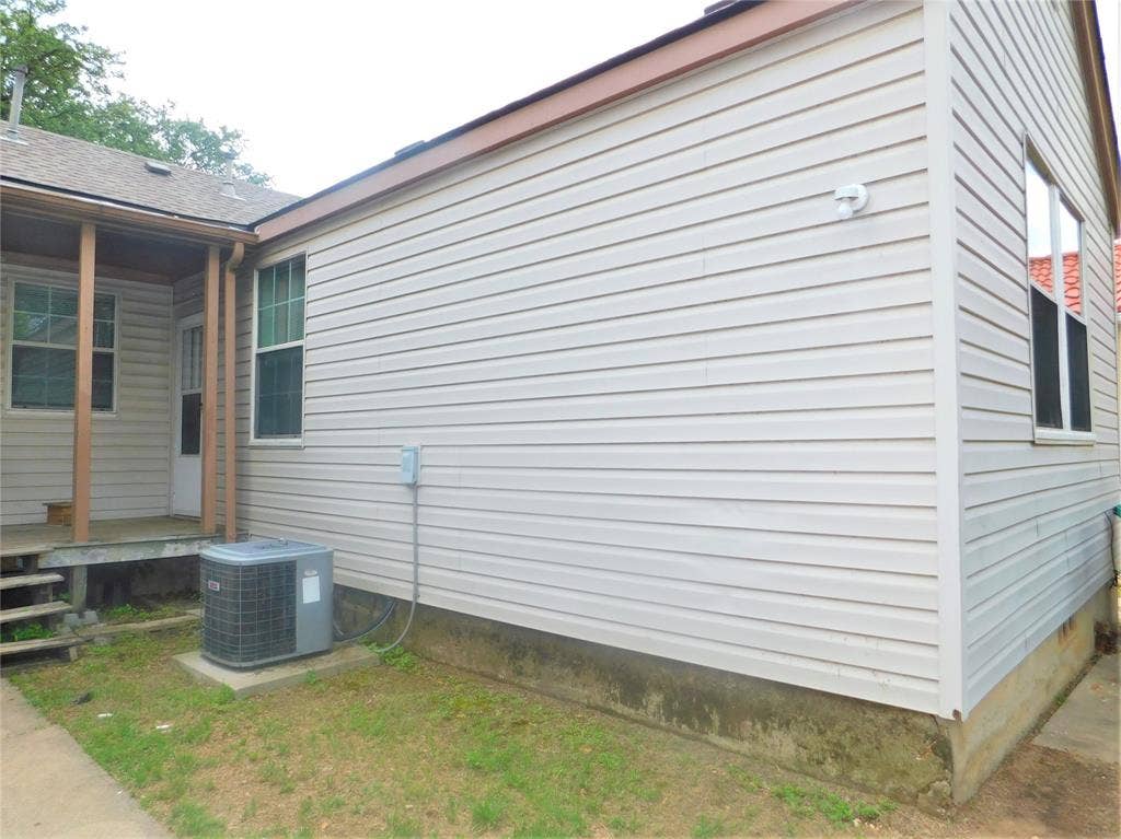 1609 N Locust Street, Denton, TX 76201 1609 N Locust Street, Denton, TX 76201
