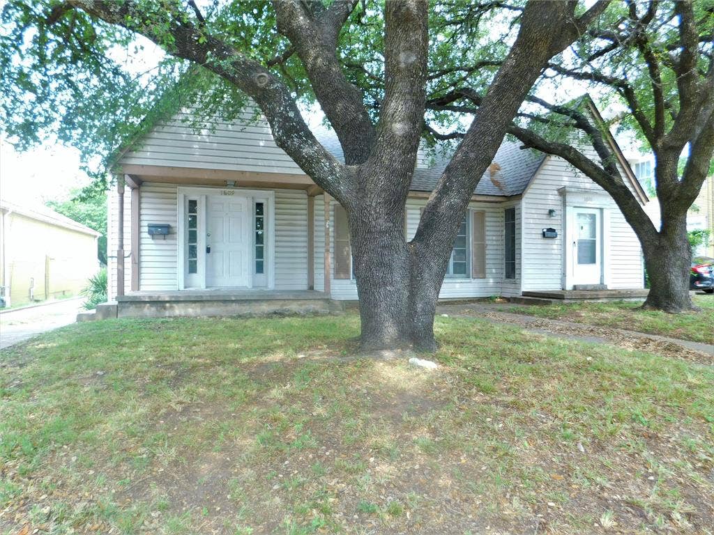 1609 N Locust Street, Denton, TX 76201 1609 N Locust Street, Denton, TX 76201