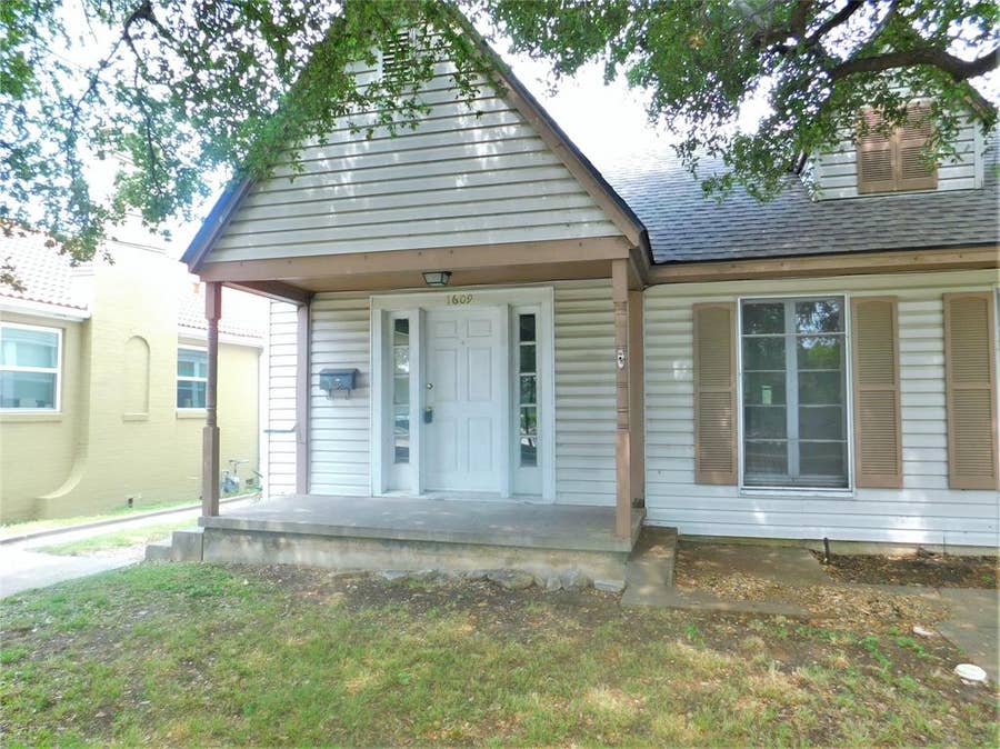 Property photo for 1609 N Locust Street, Denton, TX